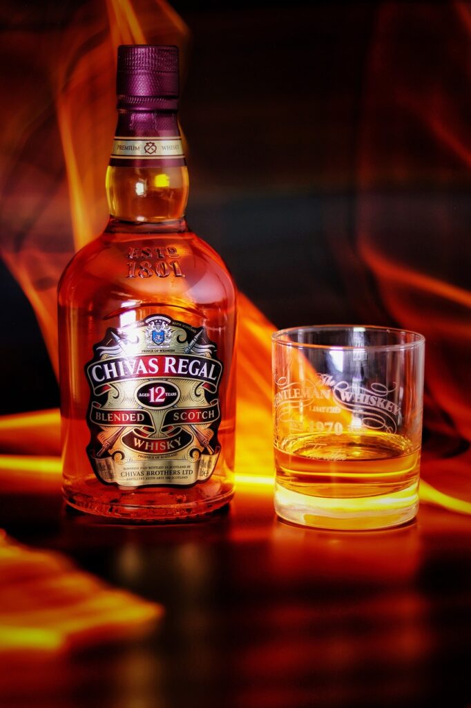 whiskey, alcoholic, whiskey glass, wiskey glass, schnapps, alcohol, glass, drink, bar, bottle, spirits, chivas, shining, whiskey, whiskey, whiskey, whiskey, whiskey, bar, bar